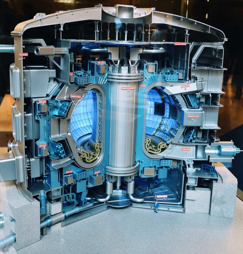 ITER (Francia) ITER exhibits at the International Fusion Energy Days 2013. Monaco. 2 December 2013; Photo Credit:

Conleth Brady / IAEA; Background darkened compared to the original.